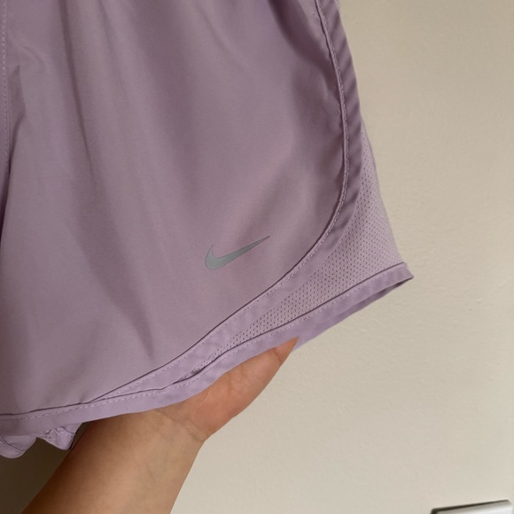 Nike Womens Dri-Fit Dry Tempo Running Shorts Size XS Lavender Purple Pink - Picture 2 of 5